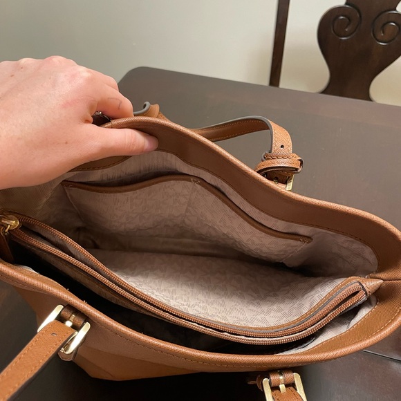 Michael Kors Tan Tote Shoulder Bag with Front Phone Pocket - Picture 5 of 7